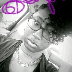 Meet your Posher, Tia